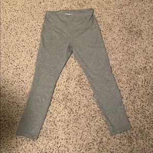Zyia active capris with side pockets— never worn!